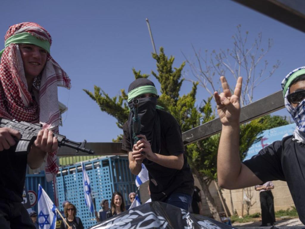 Израелски демонстранти подпалиха част от комплекса на Агенцията на ООН