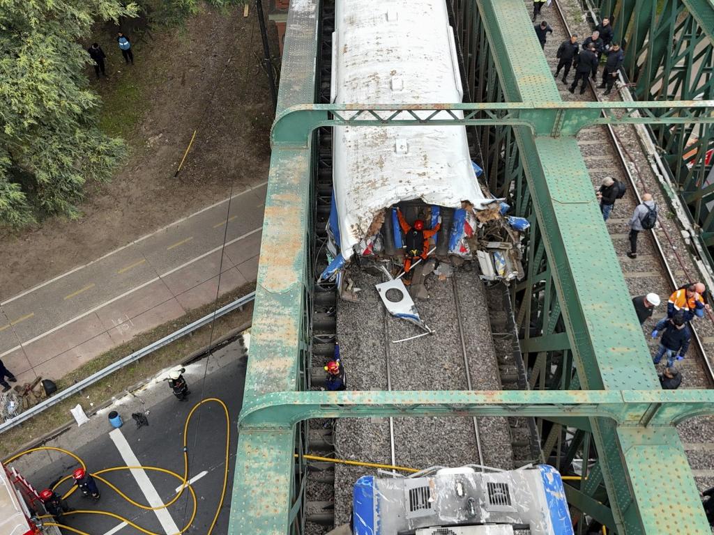 Най малко 60 души бяха ранени при влакова катастрофа в Буенос