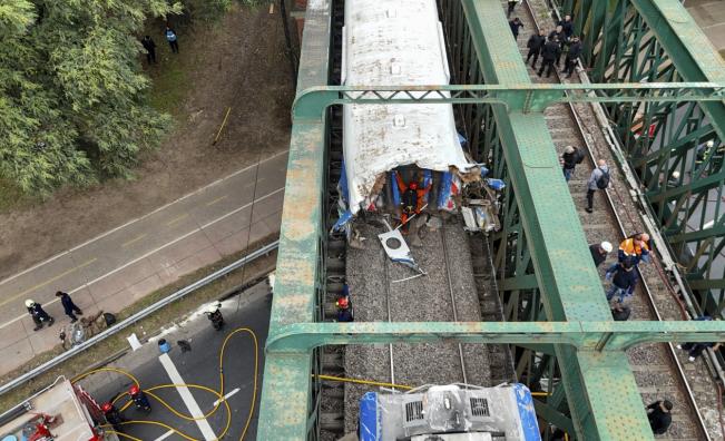 Влакова катастрофа в Буенос Айрес, десетки ранени