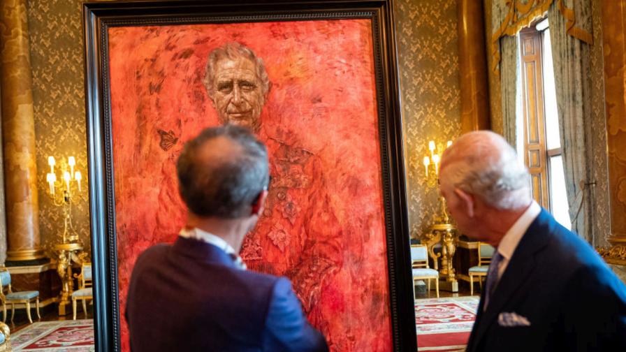 Активисти нападнаха официалния портрет на крал Чарлз в Лондон (ВИДЕО)