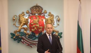 Радев удостои с Почетния знак на президента видни български творци, учени и общественици