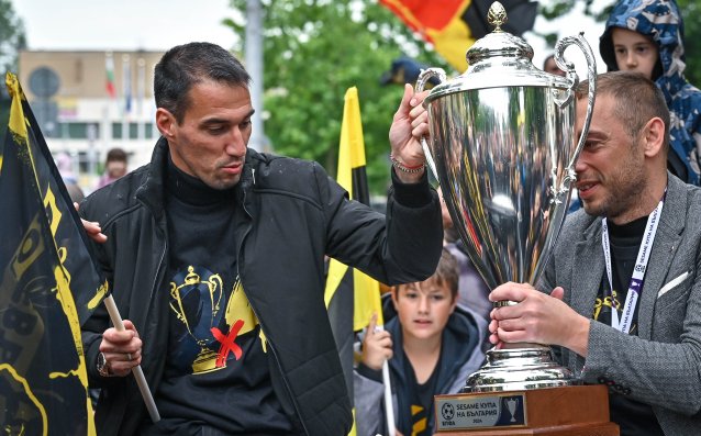 Ботев показа купата по улиците на Пловдив