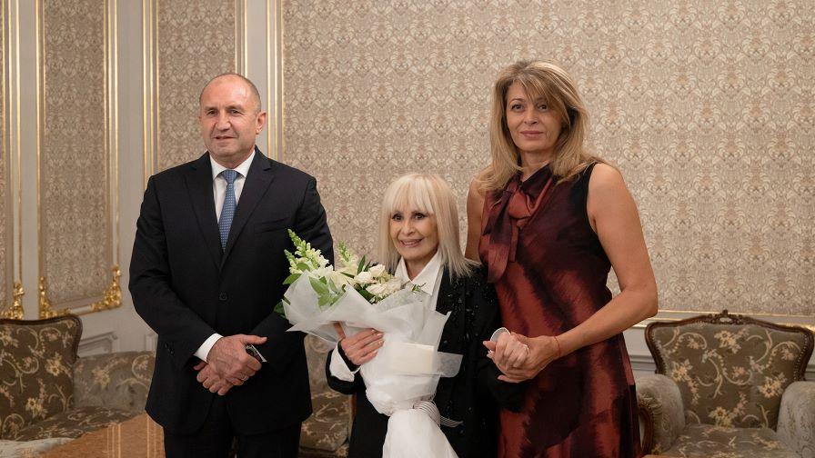 Радев удостои Лили Иванова с Почетния знак на президента (СНИМКА)