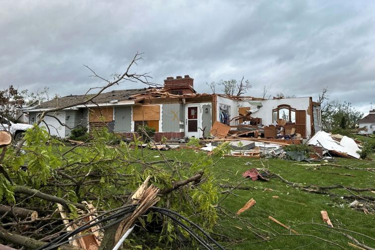Торнадо взе жертви в Айова