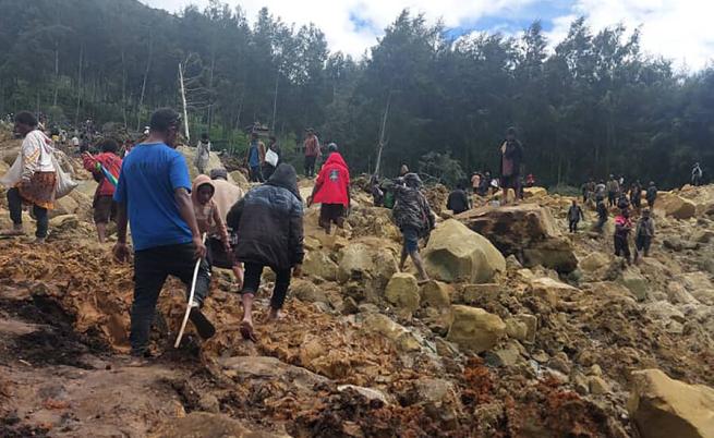 Бедствието в Папуа Нова Гвинея: Повече от 2000 души са затрупани в свлачището