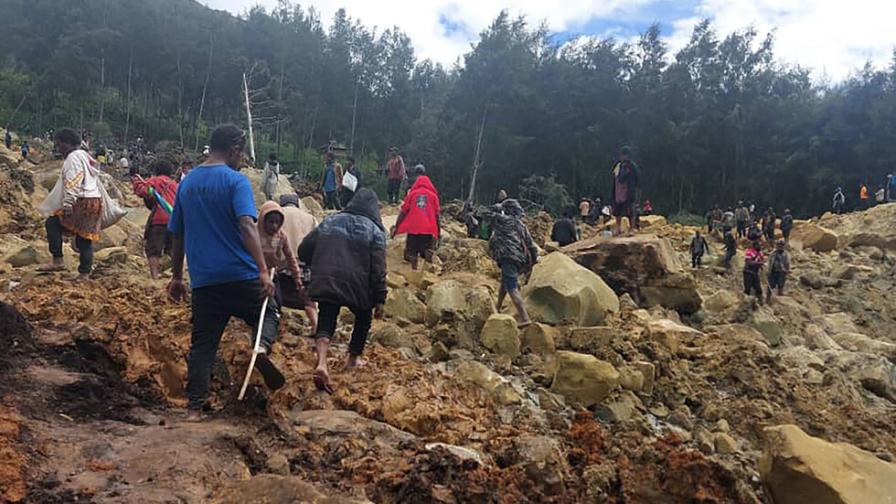 Бедствието в Папуа Нова Гвинея: Повече от 2000 души са затрупани в свлачището