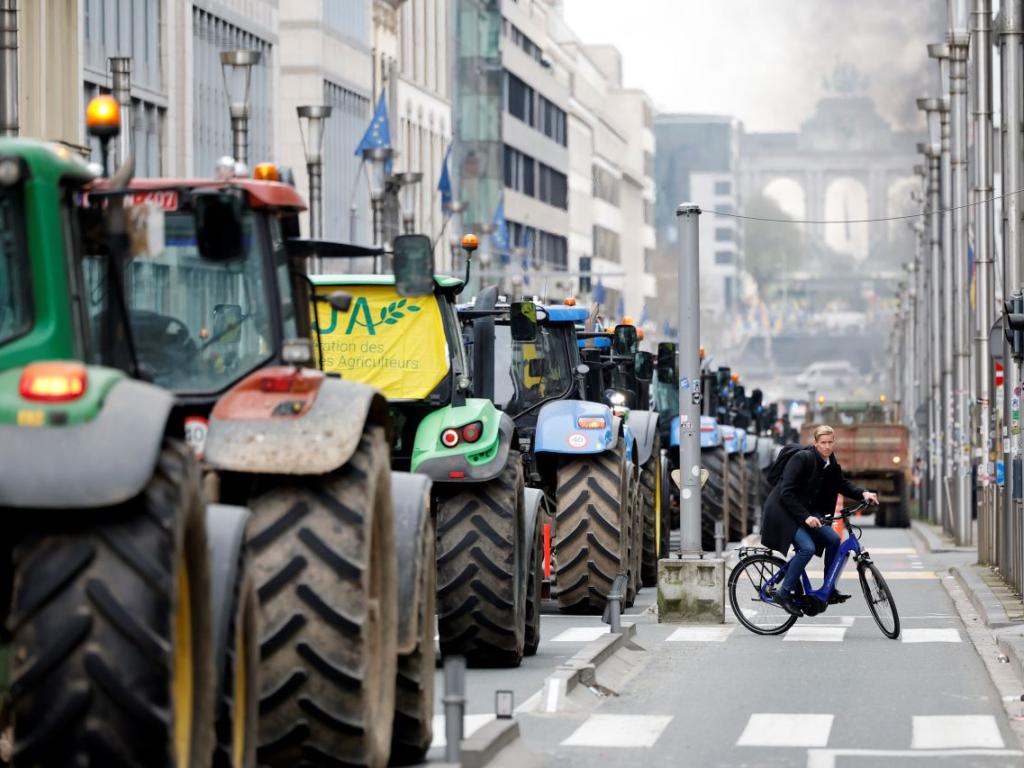Стотици трактори от цяла Европа пристигнаха в Брюксел на протест