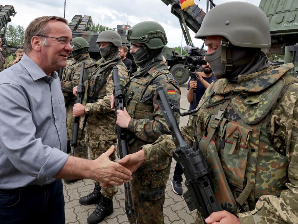 Министърът на отбраната на Германия Борис Писториус обяви нов оръжеен
