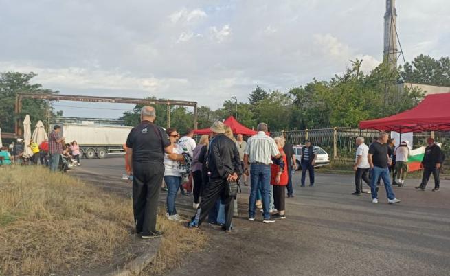Протест затвори част от международен път край Гълъбово