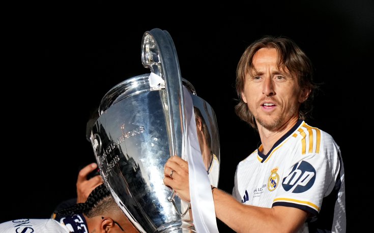 Модрич намалява двойно заплатата си, за да остане в Реал Мадрид