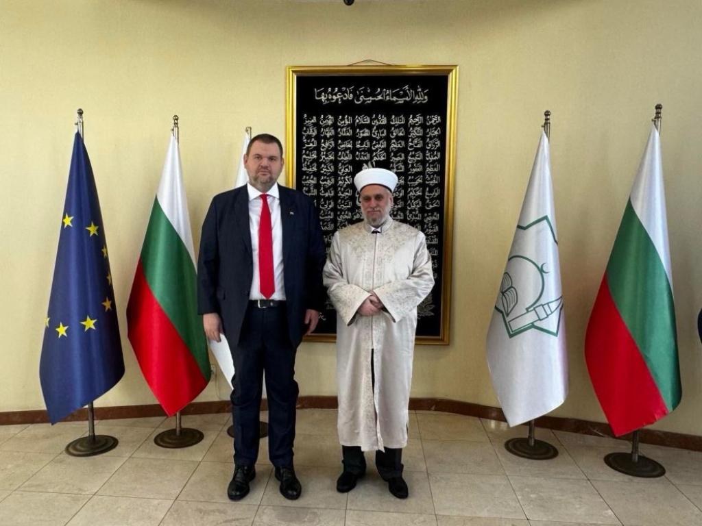 Председателят на ДПС Делян Пеевски поздрави мюсюлманите за празника Курбан Байрам Той пожела