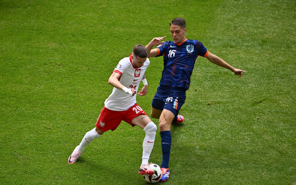 Полша и Нидерландия играят при в първия мач от група