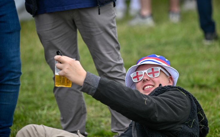 Очаквано - англичани и сърби се замлатиха в Гелзенкирхен (видео)