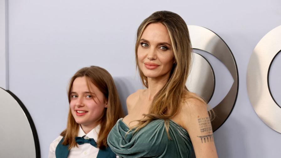Анджелина Джоли и дъщеря ѝ Вивиен с еднакви тоалети на наградите "Тони" 2024