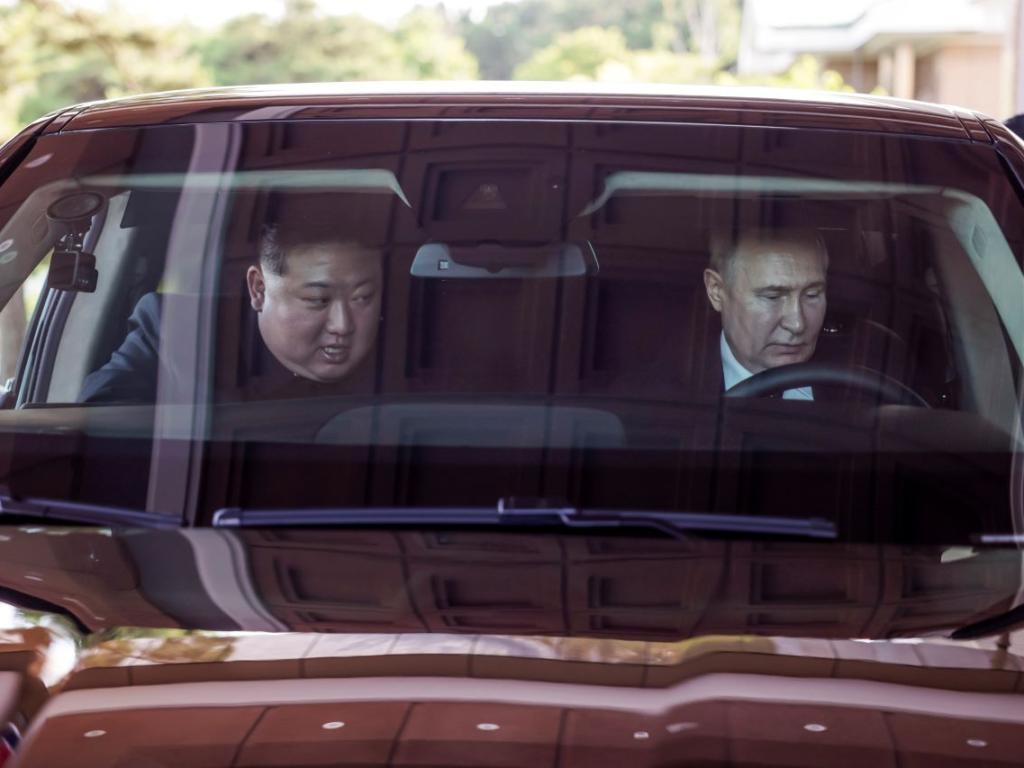 Руският президент Владимир Путин взе севернокорейския лидер Ким Чен-ун на