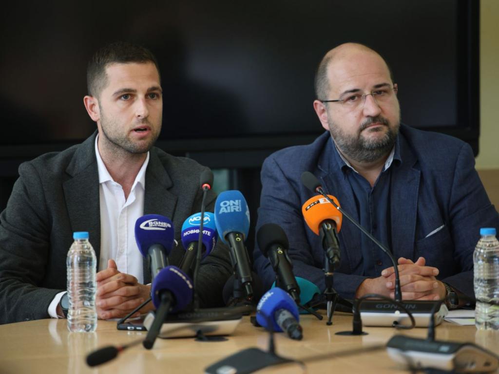 Общинските съветници на ГЕРБ искат оставката и на кмета Васил