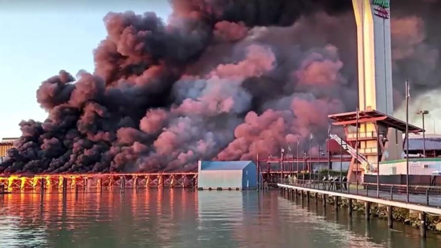 Огромен пожар изпепели железопътен мост в Канада (ВИДЕО)