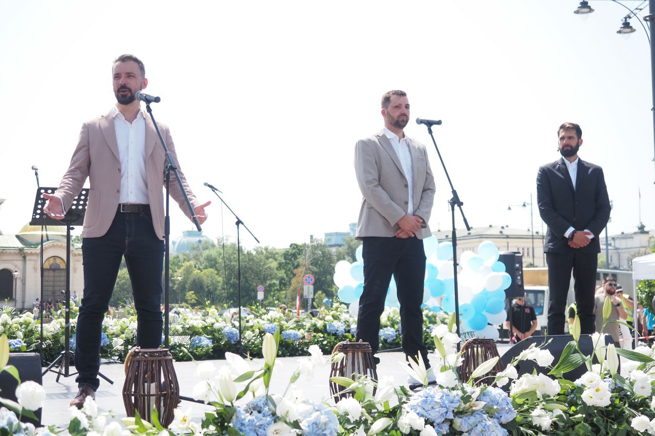 <p>На сцената на пл. &quot;Александър Невски&quot; имаше и музикални изпълнения</p>