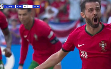 В 21 ата минута Португалия откри резултата Рафаел Леао и