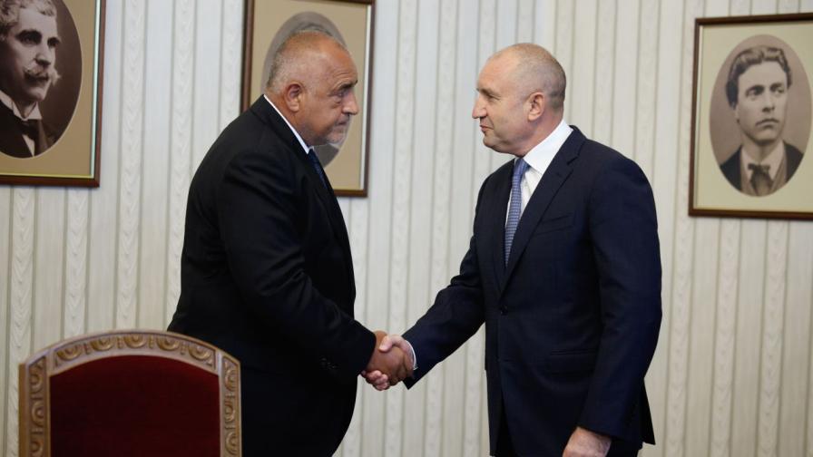 Часове преди началото на консултациите: Какво предвижда процедурата с мандатите