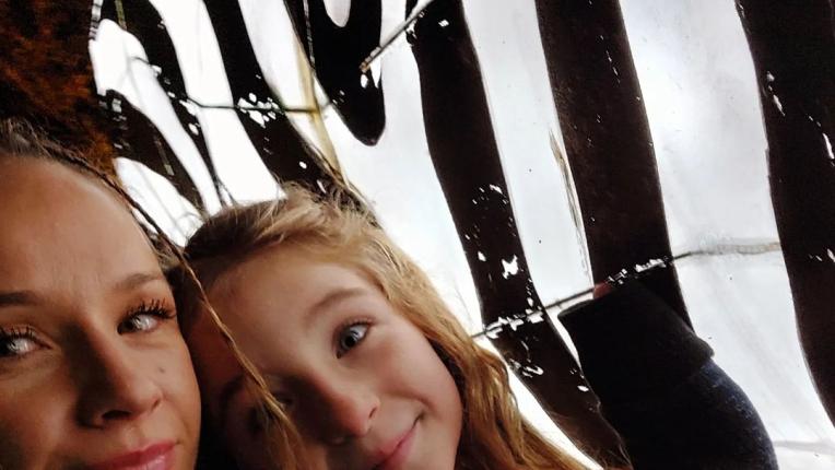  Семейна идилия - Лора Караджова и децата ѝ 