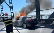 Кола горя на Дунав мост, няма пострадали