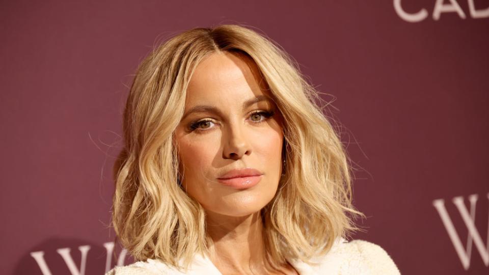 Какво прави Кейт Бекинсейл, когато сърцето ѝ страда? Опитва се да се