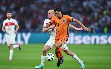 Нидерландия и Турция играят при резултат 0 1 в двубой от