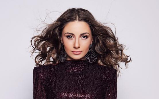 Михаела Маринова на 27! За любовта, музиката и мечтите