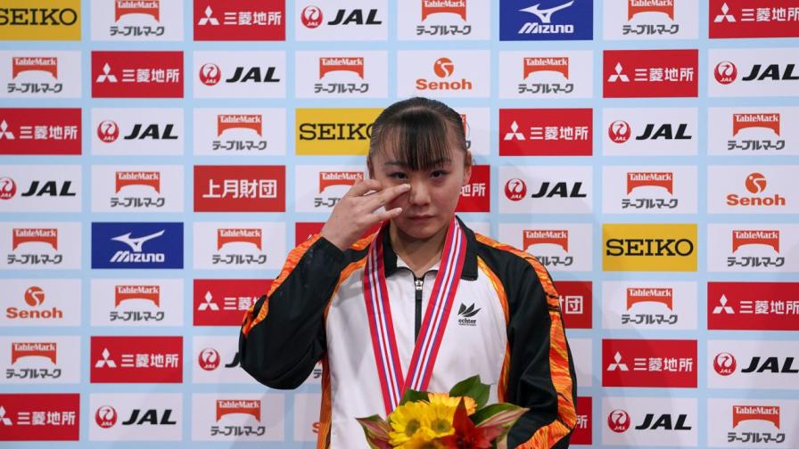 Изгониха гимнастичка от националния тим на Япония заради.. запалена цигара