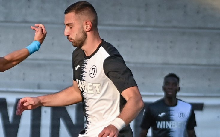 Локомотив Пловдив дължи пари на Левски за защитник