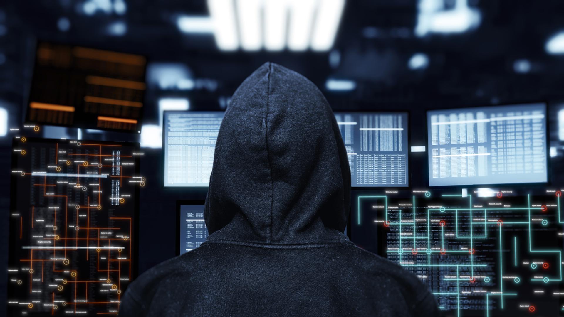 Британската полиция съобщи снощи, че е арестувала двама души по