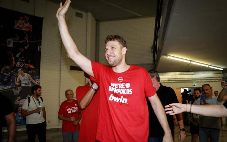 Александър Везенков и двама американци в разширения състав на България за мачовете с Черна гора