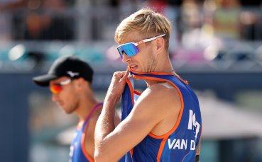 Нидерландският състезател по плажен волейбол Стивън ван де Велде който