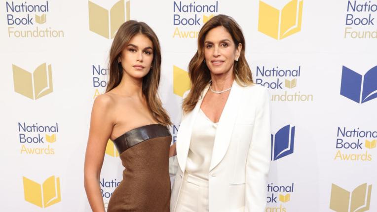  Вижте Синди Кроуфорд и порасналата ѝ щерка! 