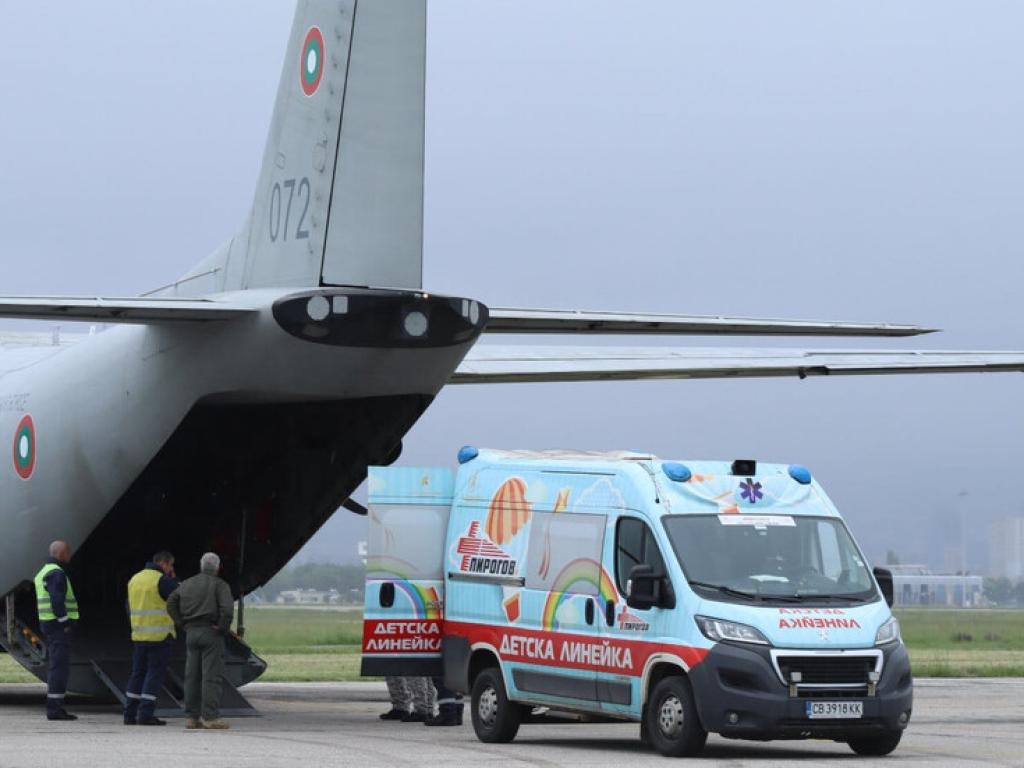 Военен самолет Спартан транспортира до столичната спешна болница Пирогов пострадалото