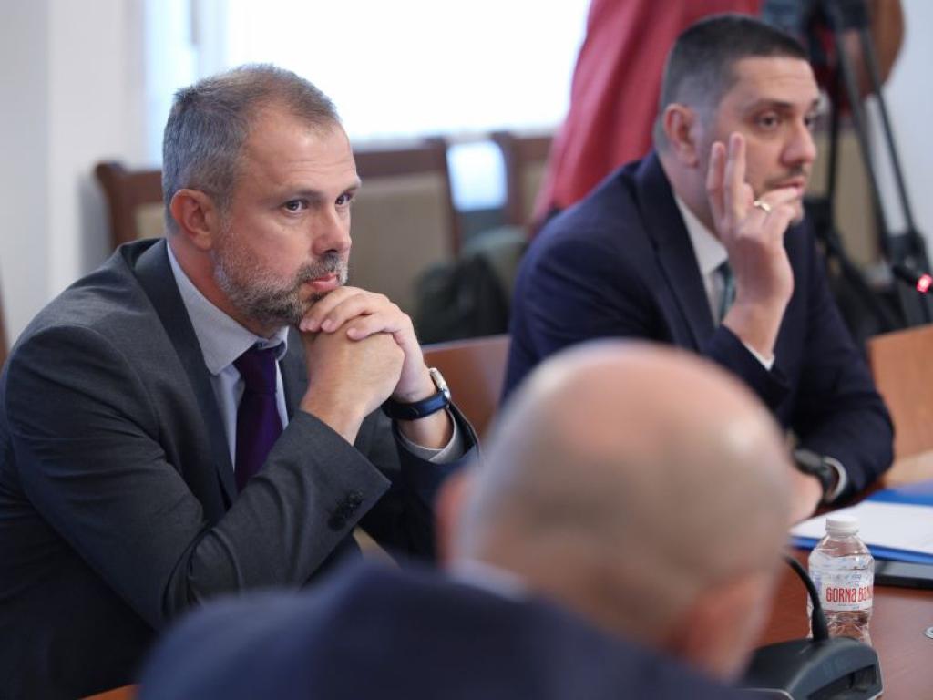 Впарламента се събира Комисията по отбрана Ресорните депутати ще обсъждат