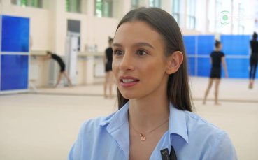 Олимпийската шампионка с ансамбъла по художествена гимнастика от Токио 2020