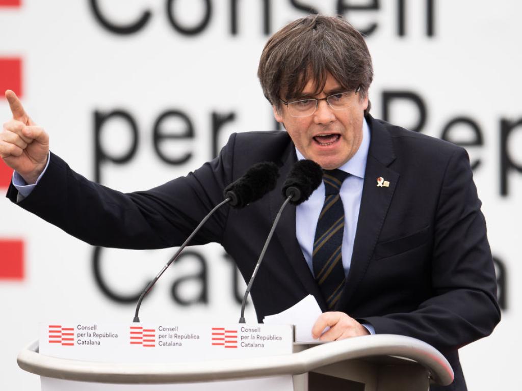 След седем години в самообявено изгнание в Белгия лидерът на