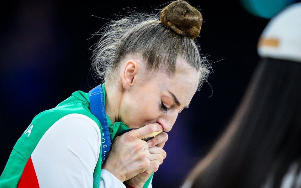 Бронзовата олимпийска медалистка с ансамбъла от Рио де Жанейро Християна