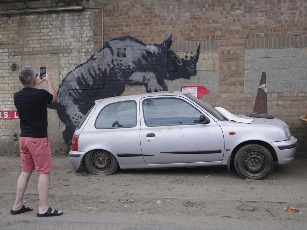 Уличният художник Банкси представи осмата си поредна творба в Лондон