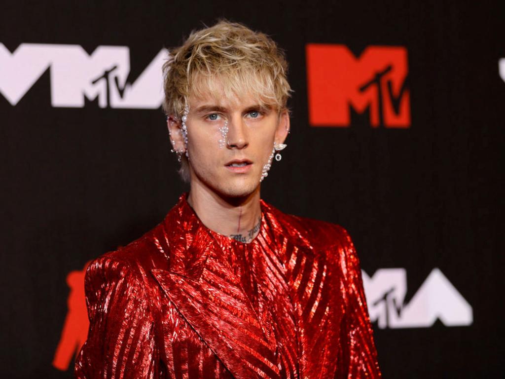 Покойният баща на Machine Gun Kelly е имал мрачно детство.34-годишният музикант разкри миналото на