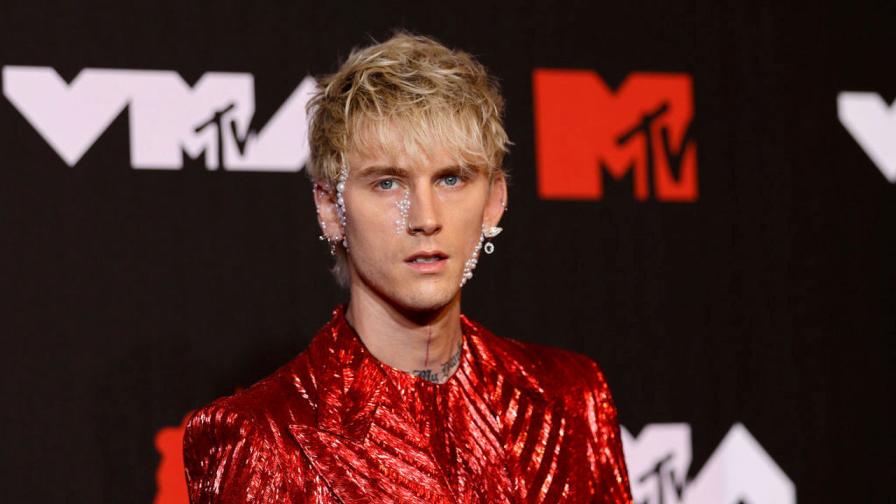 Machine Gun Kelly разкри, че баща му е бил съден като дете за убийството на дядо му