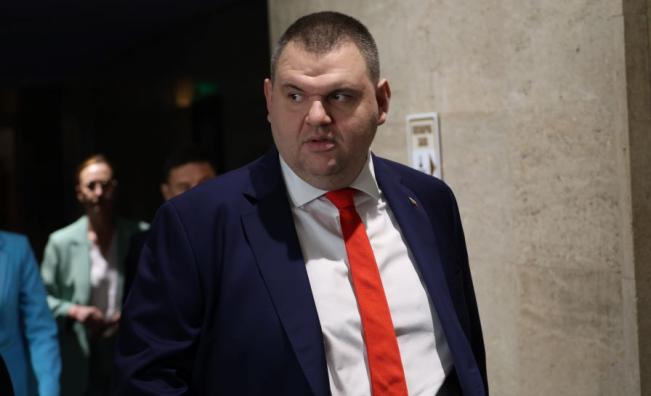 Пеевски: Чакъров напусна влака на номадите и се прибра