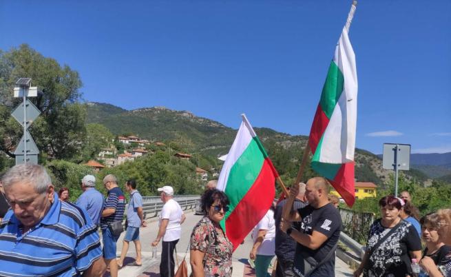 „Искаме вода“: Граждани блокираха пътища в знак на протест срещу безводието