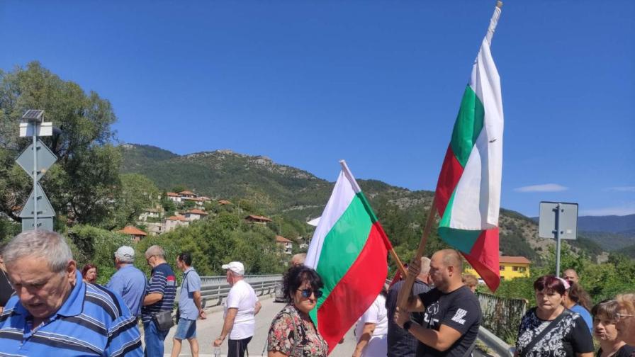 „Искаме вода“: Граждани блокираха пътища в знак на протест срещу безводието