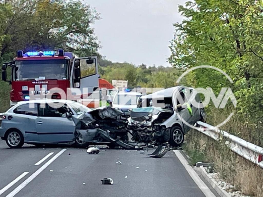 Тежка катастрофа стана край разклона за село Червен на пътя