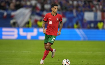 Национал на Португалия нападна пътник в самолет (ВИДЕО)