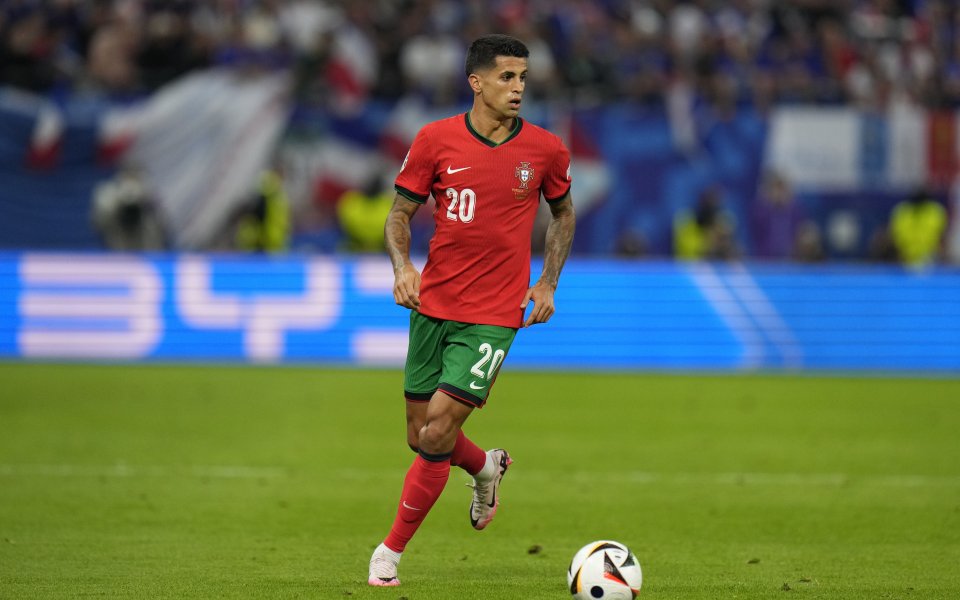 Национал на Португалия нападна пътник в самолет (ВИДЕО)