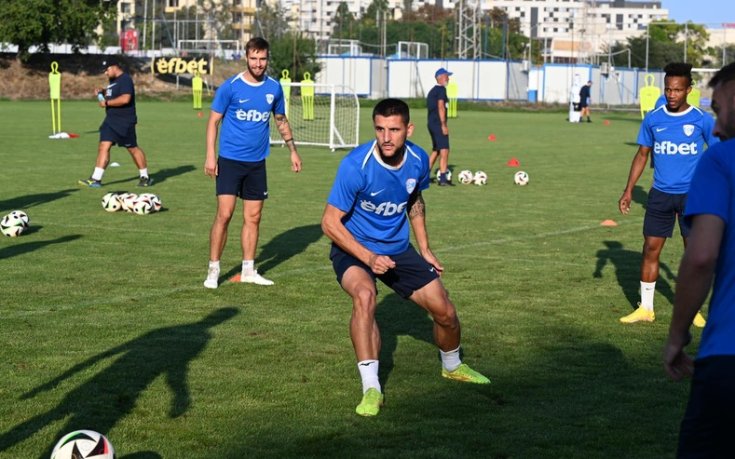 Футболистите на Спартак Варна тренират сами